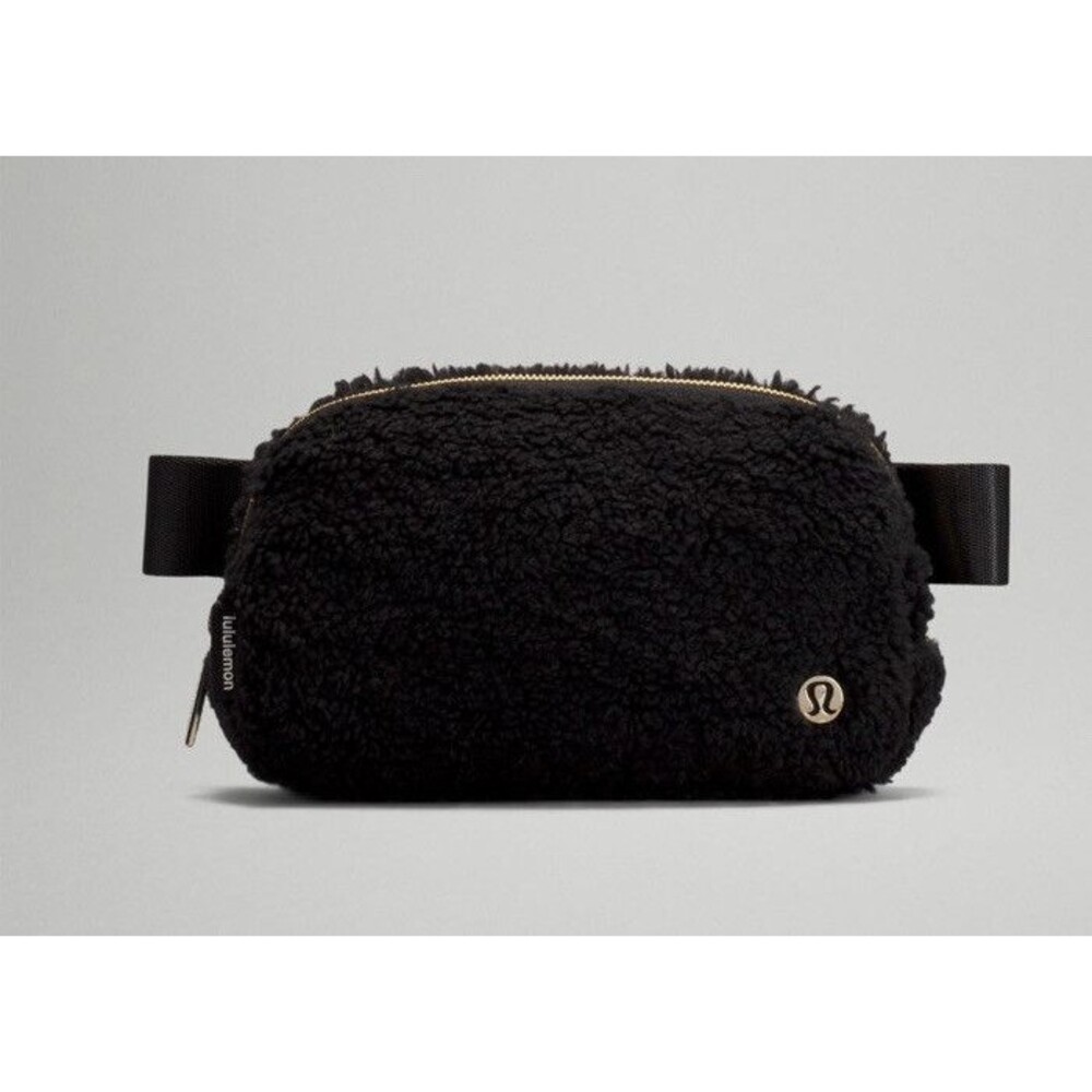 NEW Lululemon Everywhere Fleece Belt Bag Black NWT